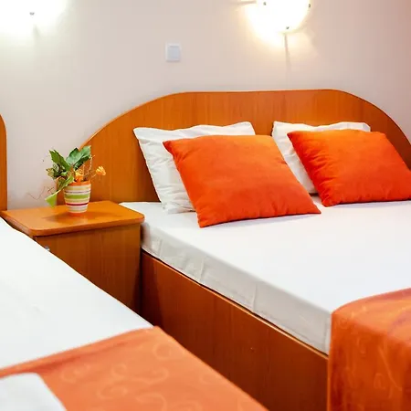 Giulia - Locatie Centrala 3* 艾福雷诺德