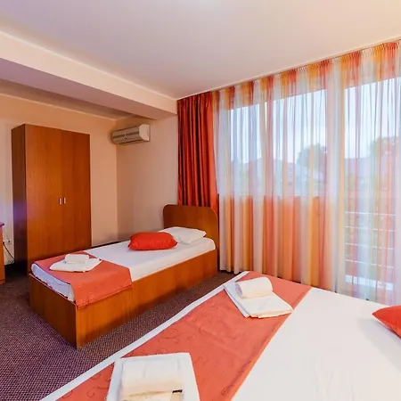 Giulia - Locatie Centrala 3* Eforie Nord